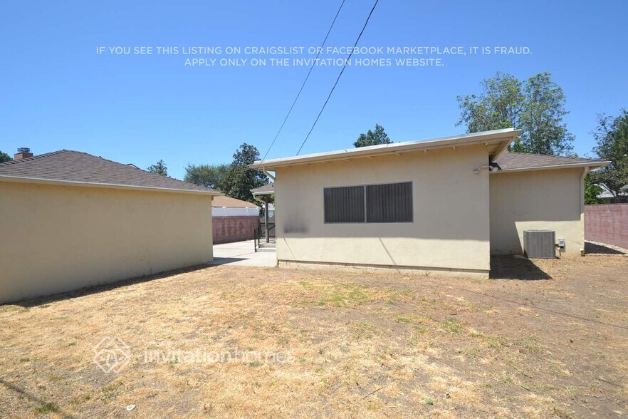 Building Photo - 8138 Darby Ave