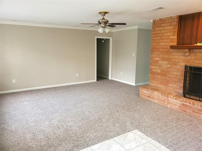 Building Photo - 1007 Reseda Dr
