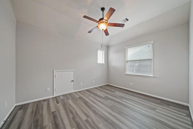 Building Photo - 5371 Blue Mountain Ln