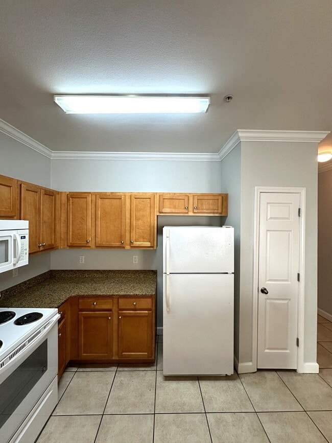 Building Photo - "Charming 3-Bed Townhouse Retreat in Fort Walton Beach!"