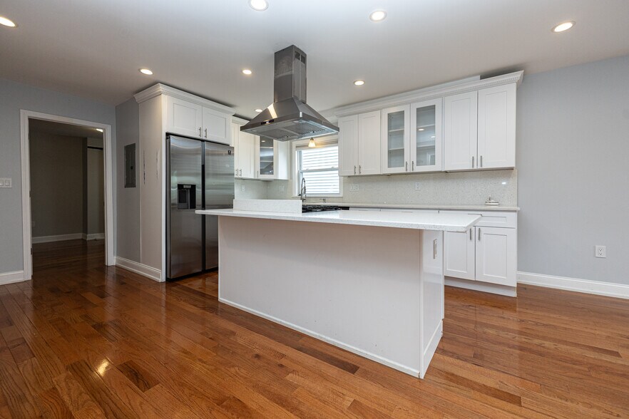 Building Photo - 1495 Hyde Park Ave
