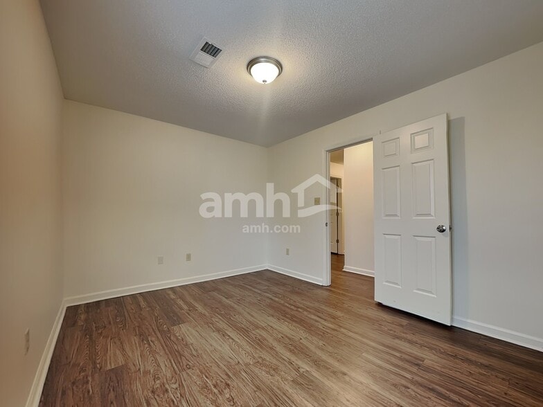 Building Photo - 4343 Shiney Point Cv