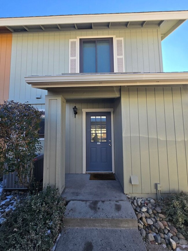 Building Photo - Wonderful Mountain Meadows "end unit"