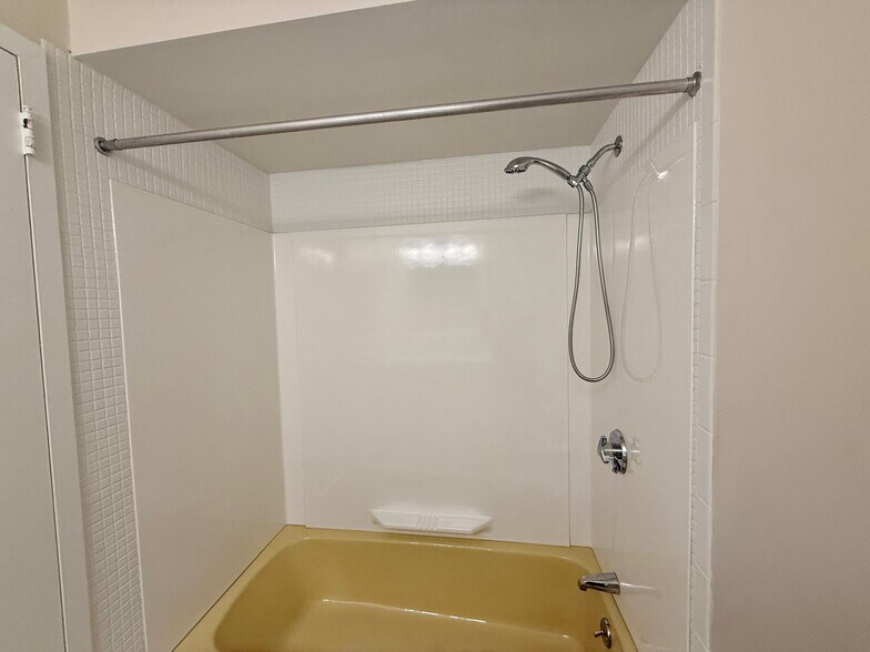 Building Photo - 1006 Paradise Rd