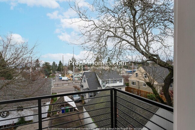 Building Photo - Two Bedroom Modern Oasis with Stunning Views & Designer Finishes