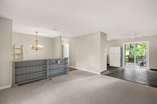 Building Photo - Lovely 3 bedroom, 1 1/2 bathroom home in G...