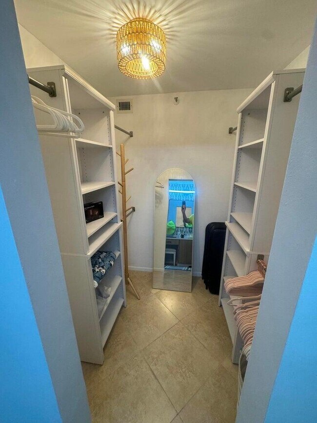 Building Photo - 1850 Homewood Blvd