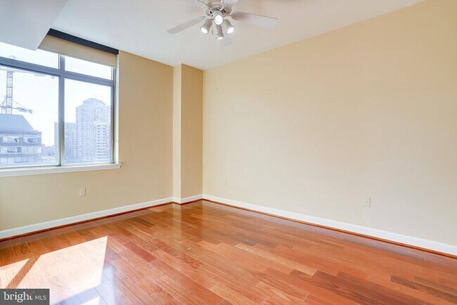 Building Photo - 1000 N Randolph St