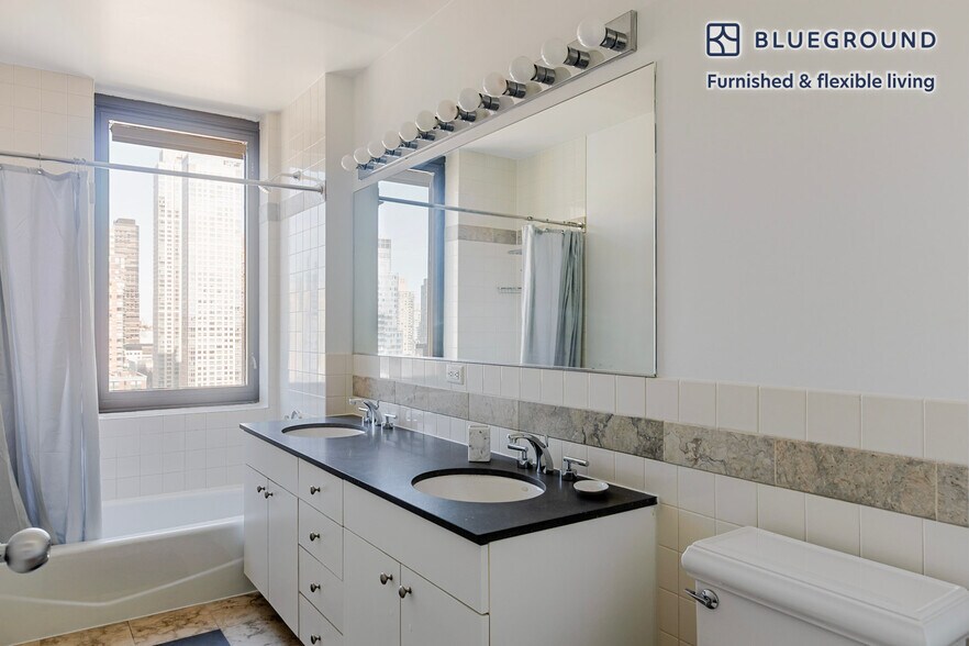 Building Photo - 500 W 56th St