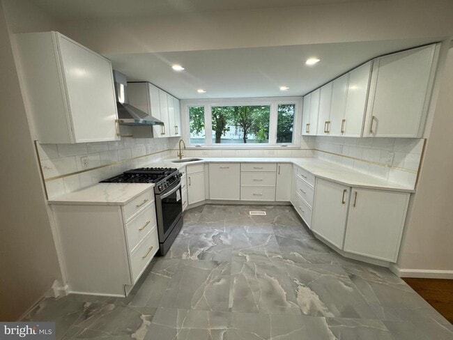 Building Photo - 355 Cherry Hill Blvd