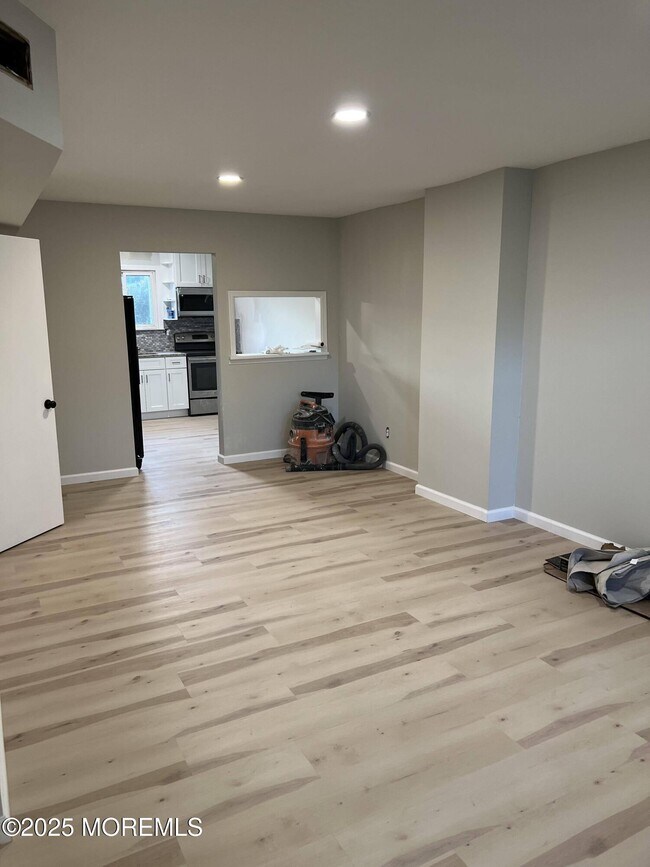 Building Photo - 15 Briar Mills Dr
