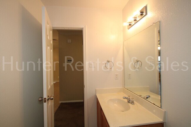 Building Photo - 505 Vega Ln