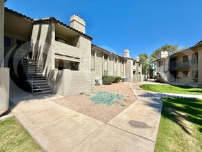 Building Photo - 533 W Guadalupe Rd