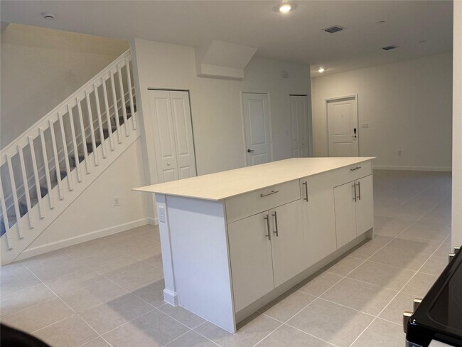 Building Photo - 1131 St