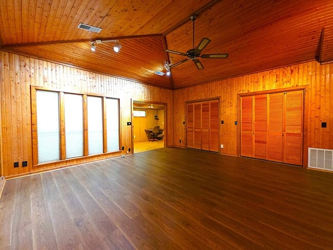Building Photo - Breathtaking Lake View Retreat with Modern Updates!