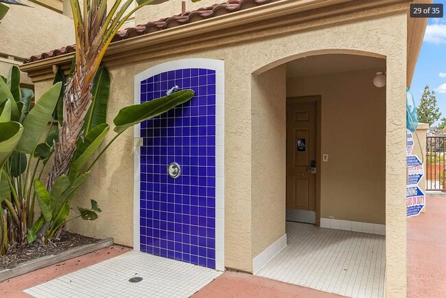 Building Photo - 2 Bedroom 2 Bath Condo in Gated Community ...
