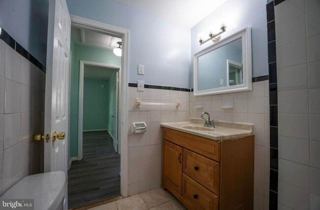 Building Photo - 5703 Kennedy St