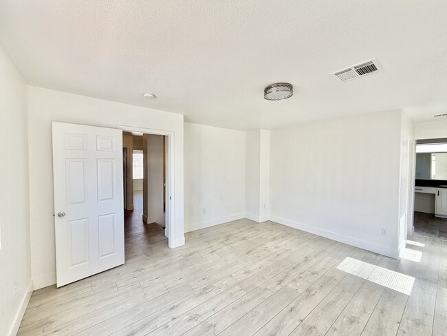 Building Photo - 5863 Rose Tiara Dr