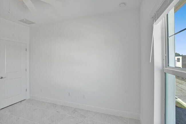 Building Photo - Gorgeous Brand New 3 Bedroom 2 Bath (2-story) Townhouse in Deerfield Beach