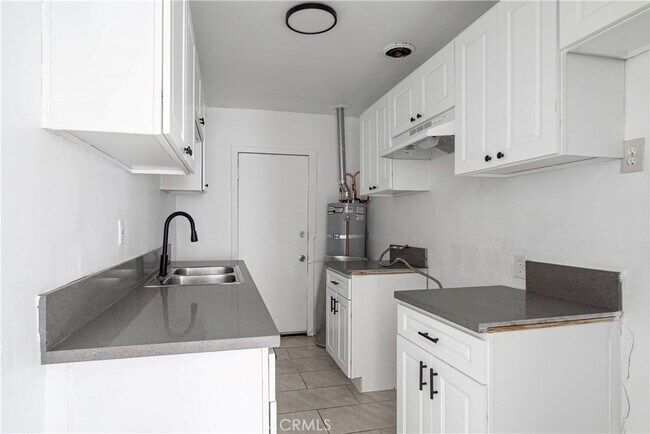Building Photo - 1127 E 67th St