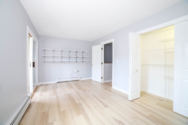 Building Photo - 64 Camelot Dr