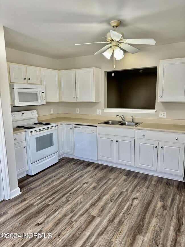 Building Photo - 4208 Brook Creek Ln