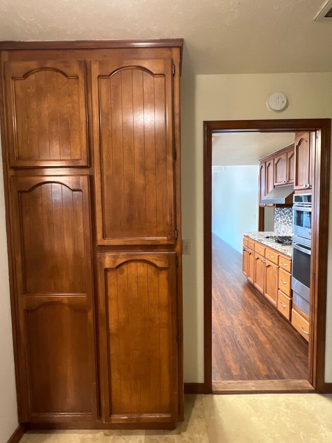 Building Photo - BEAUTIFULLY UPDATED 3 BEDROOM HOME!!