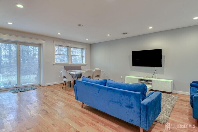 Building Photo - 30 Clara Dr