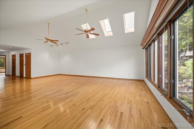 Building Photo - 805 Thornwood Dr