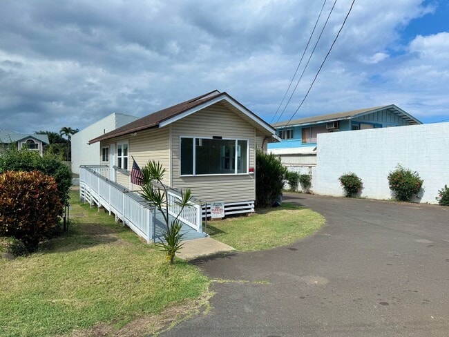 Building Photo - Newly Upgraded 2 Bedroom / 1 Bathroom House in Wailuku! Pet friendly!