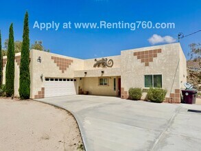 Building Photo - Incredible City Views In Western Hills Est...