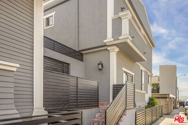 Building Photo - 36 Navy St