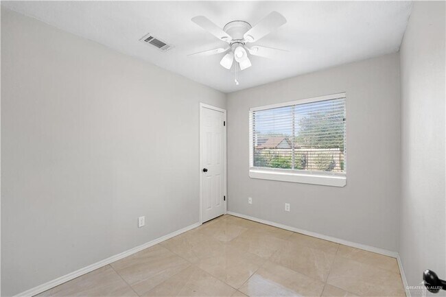 Building Photo - 5708 N 28th Ln