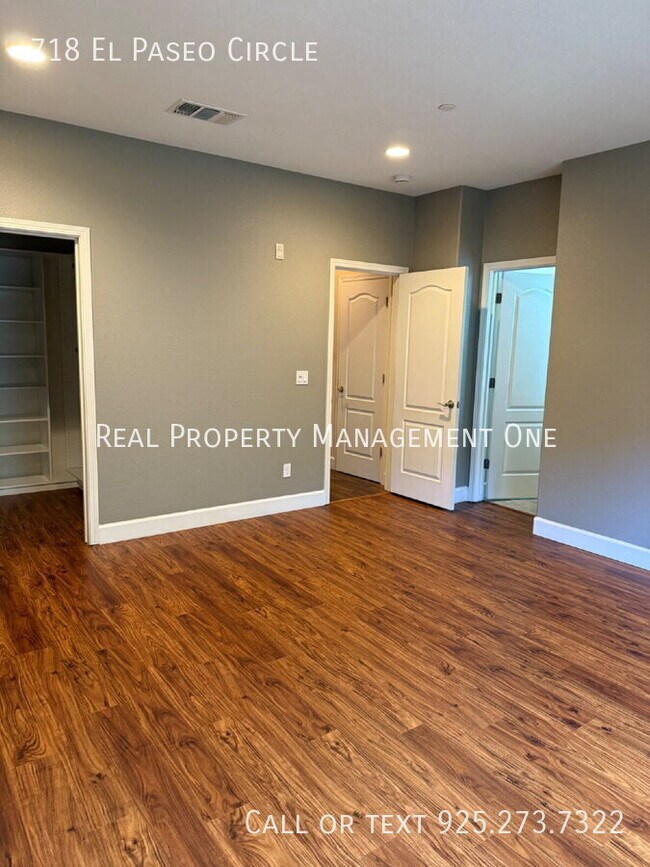 Building Photo - 718 El Paseo Cir