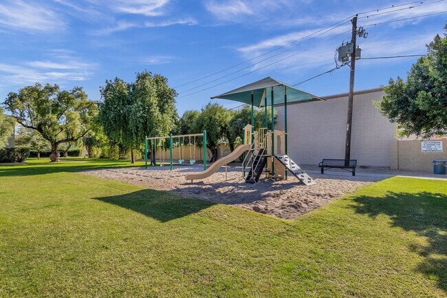 Building Photo - 6165 N Granite Reef Rd