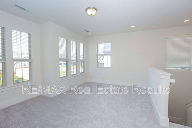 Building Photo - 4903 SW Woodvale Rd