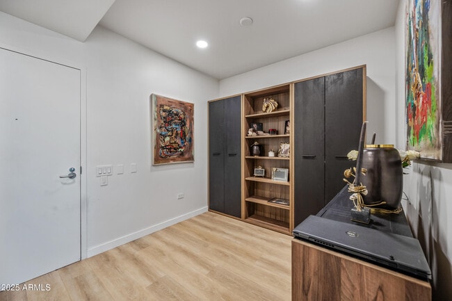 Building Photo - 7167 E Rancho Vista Dr