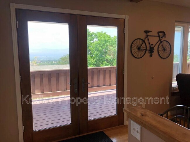 Building Photo - 3397 Eastwood Dr