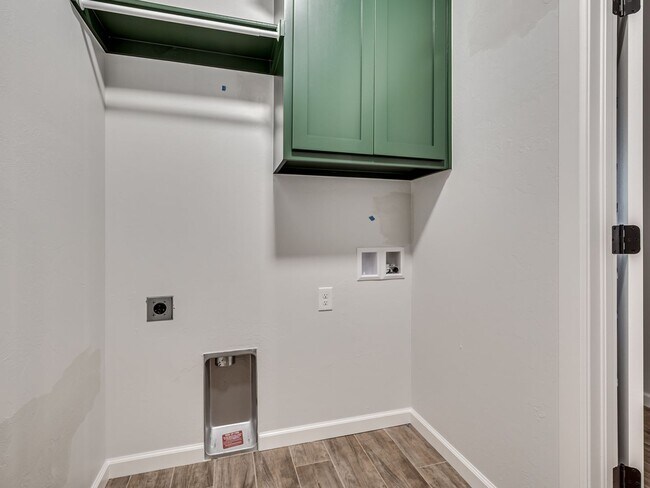 Building Photo - Newer Home in Moore!