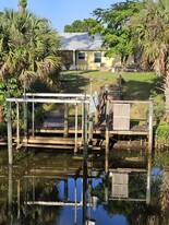 Private dock and lift with access to ocean - 453 NE Midvale St