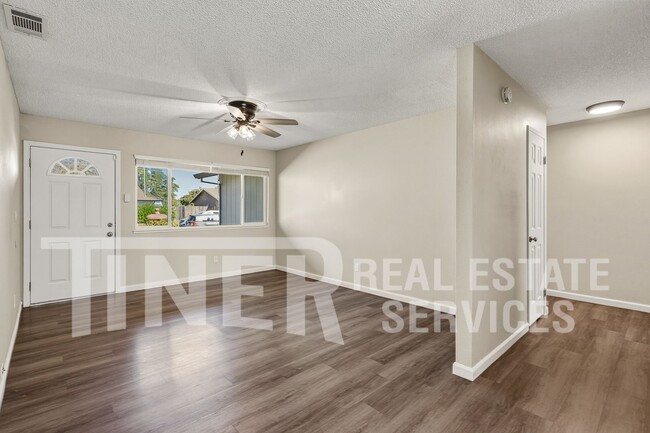 Building Photo - 9024 Leatham Ave