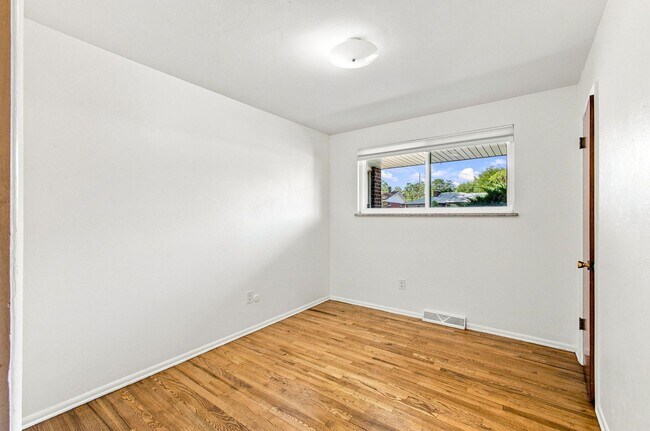 Building Photo - 1610 S Allison St