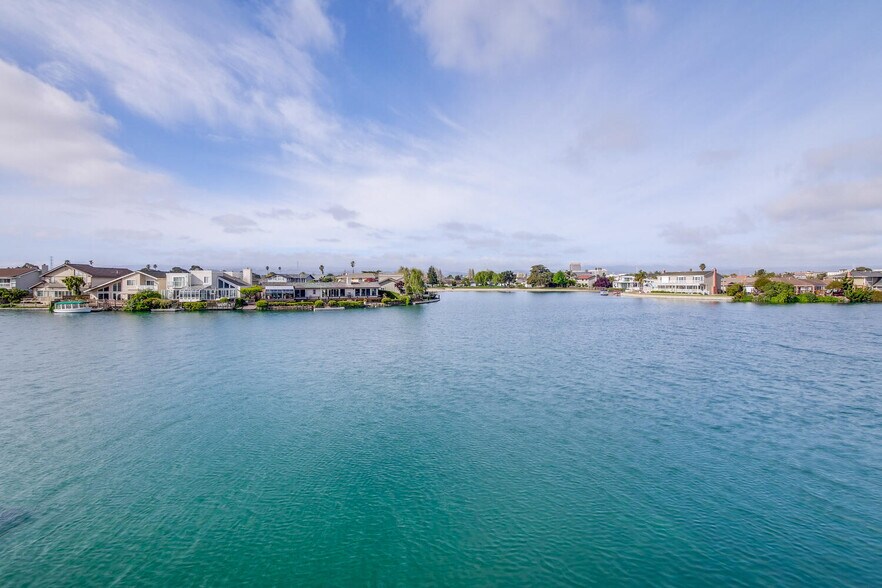 Building Photo - 255 Shearwater Is