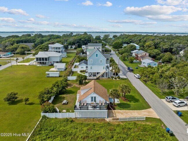 Building Photo - 125 Pelican Dr