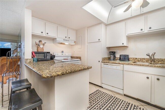 Building Photo - 3443 Gulf Shore Blvd N