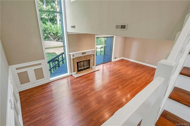 Building Photo - 126 Stone Oaks Dr