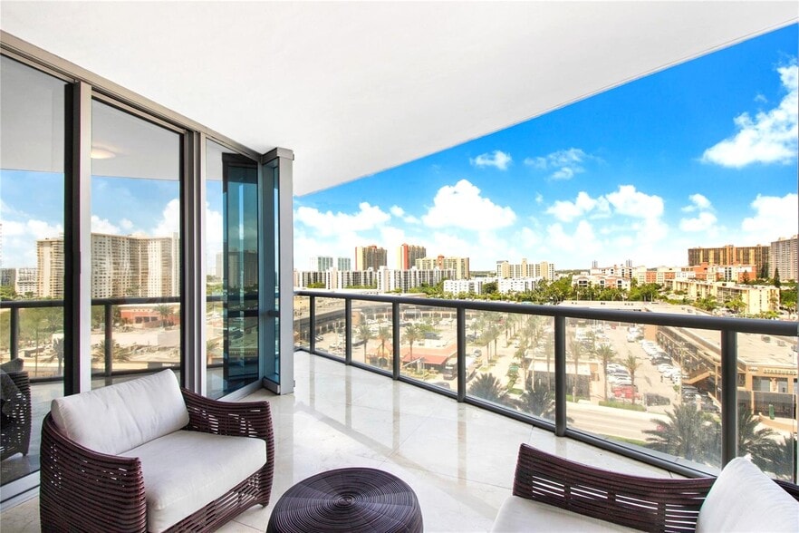 Building Photo - 17121 Collins Ave