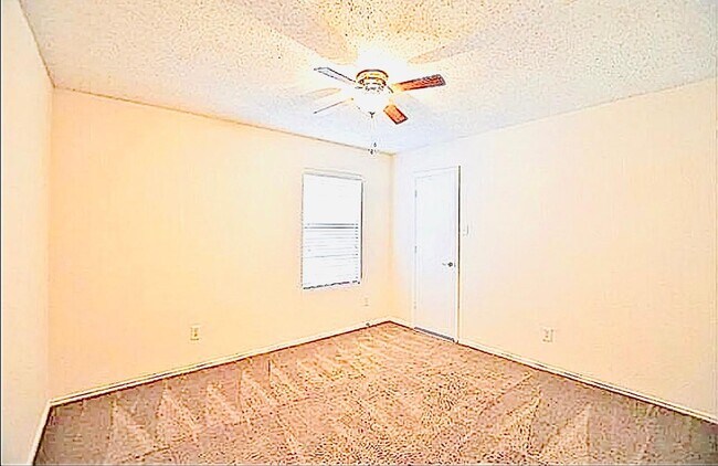 Building Photo - 9809 Tyler Dr