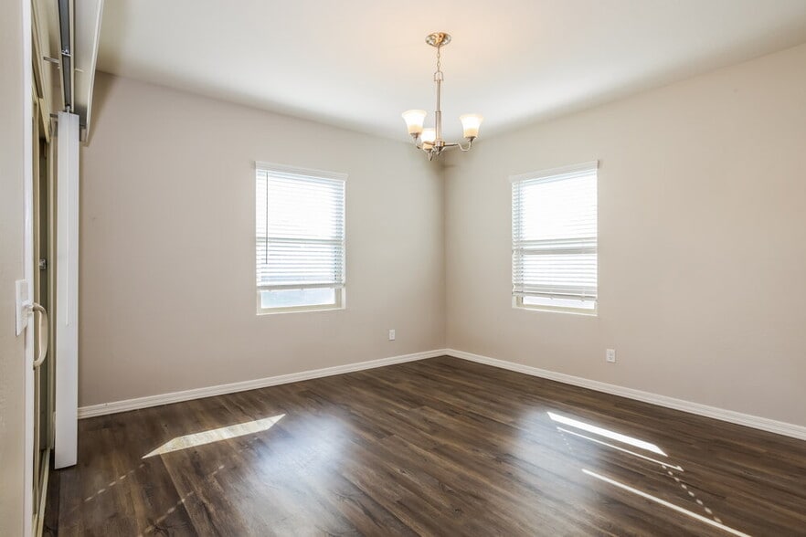 Building Photo - 37317 W Bello Ln