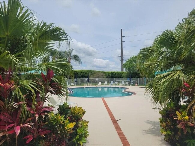 Building Photo - 10860 Fillmore Dr